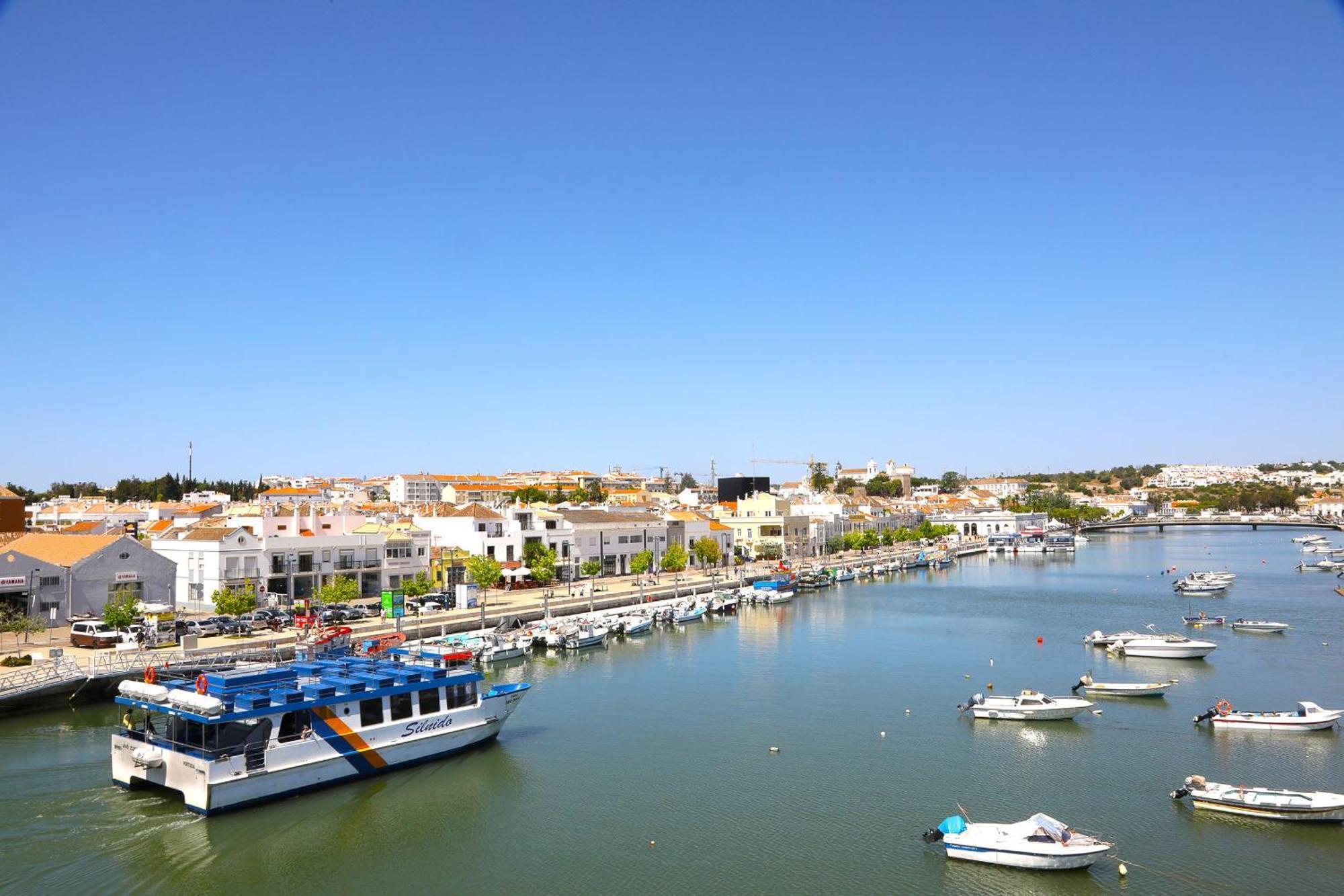 Mossbrae-tavira Centre, Terrasse Et Piscine Apartment